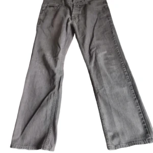 Grå Jeans - Skriv vis intresse. Kan skicka mått osv. 