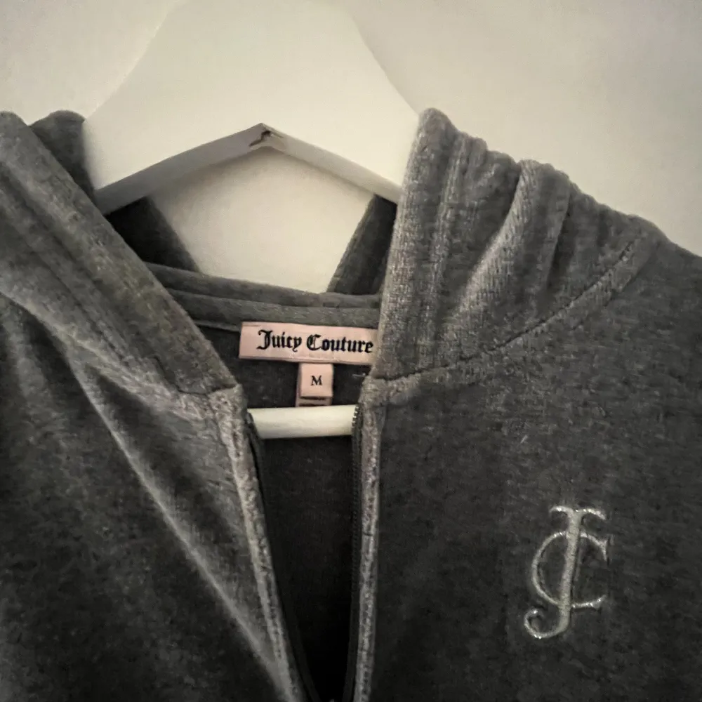 Juicy couture huvtröja, sällan använd, då den är lite för liten för mig!! 💞🤗. Hoodies.