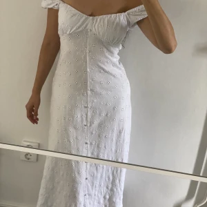 Vit klänning  - Knappt använd! Jättefin och söt 