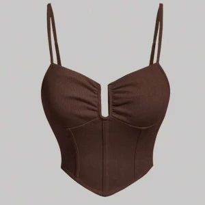 Brun croptop  - Brun Crop top med urringning. 