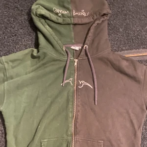 Random bastard hoodie - Bra kvalitet 8/10 grön och svart hoodie