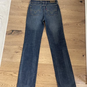 Levi’s vintage jeans - Snygga levi’s jeans men sjukt snygg tvätt. Tyvärr för små för mig annars skulle jag lätt behållt dem själv. W28💗