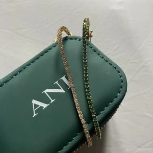 Armband ani - Två armband från ani, båda för 300 annars 150 st