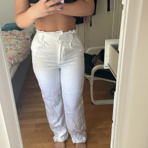 Linnebyxor - Vita linnebyxor jag använt 3 gånger, köpt från na-kd för några år sedan. 