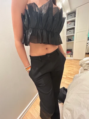 Topp - Så otroligt snygg tröja! Säljer för behöver plats i garderoben och den kommer tyvärr inte till användning! 