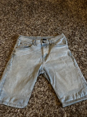 Slim fit Shorts - Stiliga och riktigt sköna Slim fit shorts i bra skick från &Denim