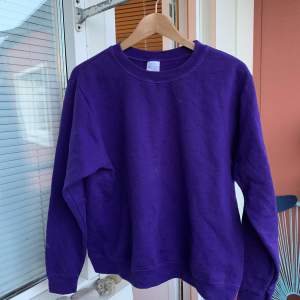 Lila tröja/sweatshirt Unisex men storlek S/M män och storlek L kvinnor Bra skick