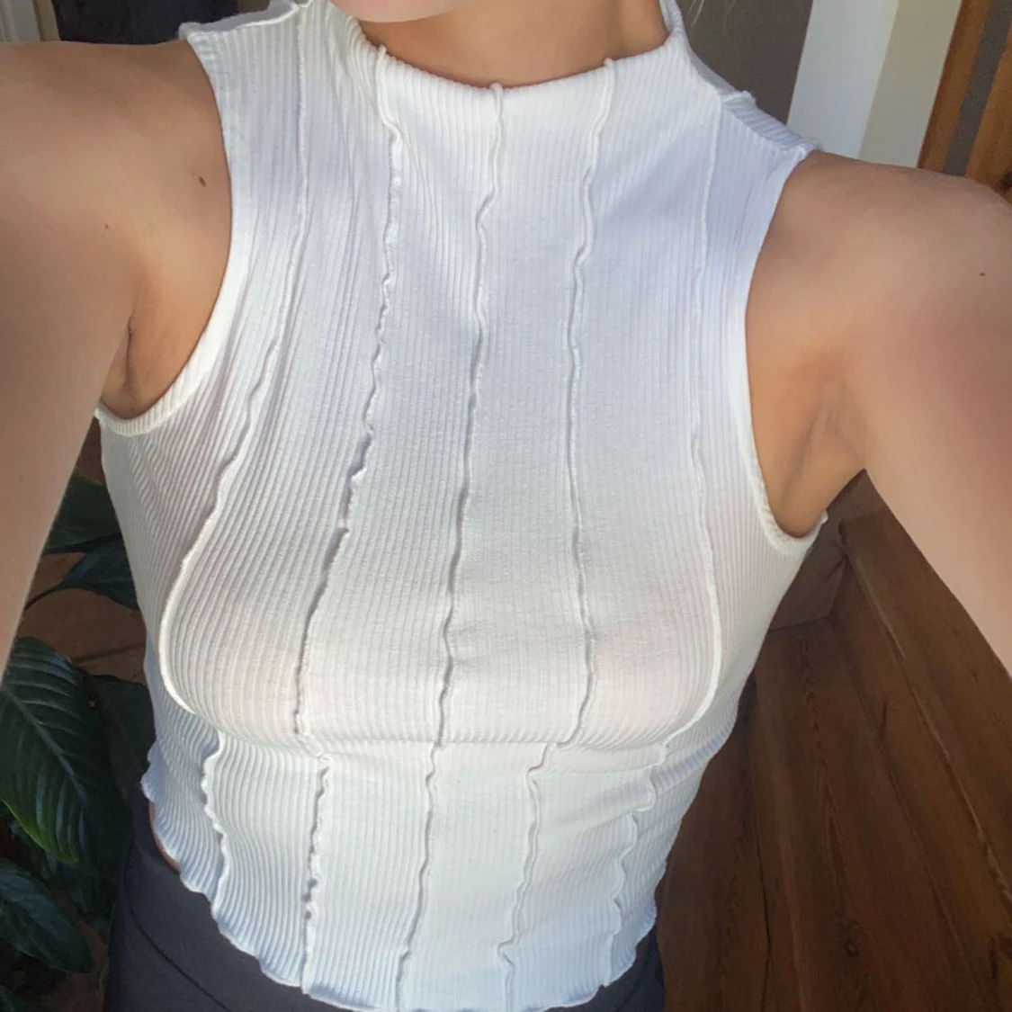 Vit topp med detaljer  - 90