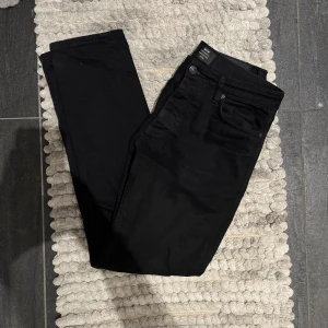 Nuew Jeans Ray Straight  - Snygga jeans 