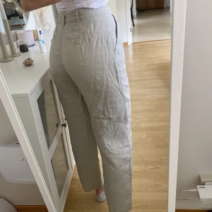 Linnebyxor - Högmidjade linnebyxor från nakd storlek 36. 180kr 