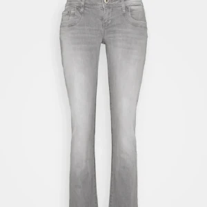 Ltb Jeans💘 - Vill gärna byta dessa jeans mot ett par lika dana fast i storlek 26/32 eller 25/32 då dom va förstora. Är många Intreserade blir det budgivning💓 inte helt säker på sälja om de inte kommer något bra bud 💖oanvända💖 direkt pris :900😍