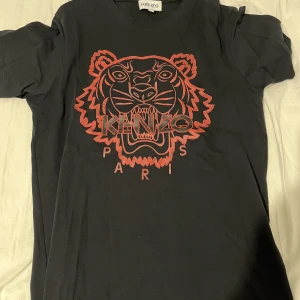 Kenzo T-shirt - Kenzo T-shirt i gott skick