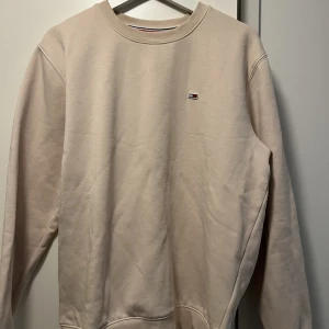 Tommy hilfiger sweatshirt  - En Tommy hilfiger sweatshirt använd typ 5 gånger