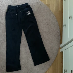 Juice Couture byxa  - Den är i jättebra skick. Använt några gånger. Den är i jättebra skick. Går även att sänka priset!
