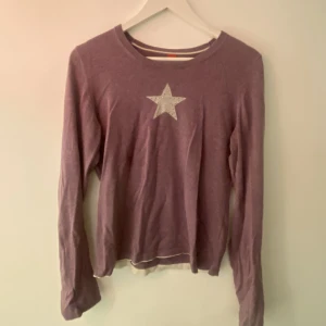 y2k star top - långärmad top från esprit med stjärna på, strl M
