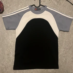 Diesel t shirt - Clean diesel t shirt. Ska sitta en grej ifram men tog bort den. 