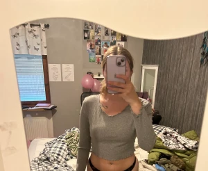 Tröja - Kan hämtas i sundsvall eller fraktas mot fraktkostnad!