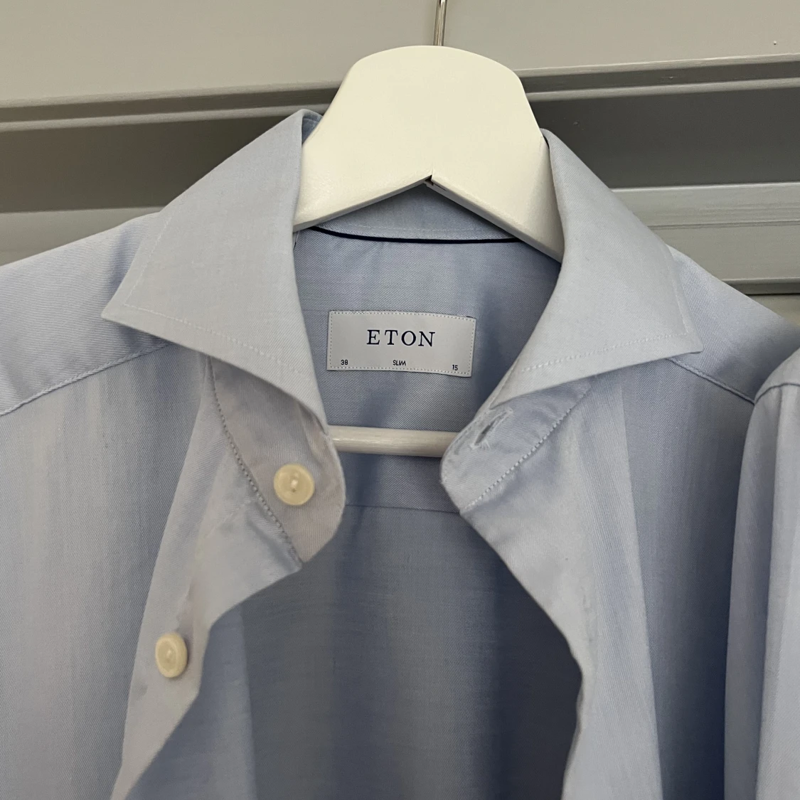Eton ljusblå cut away  - 90