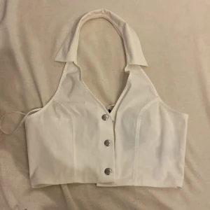 Topp - Helt nytt topp för 100kr. Storlek 36/38