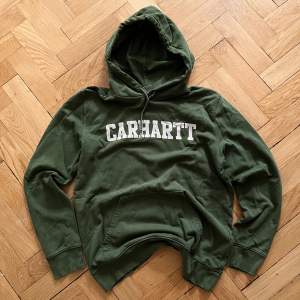 Vintage Carhartt Hoodie  Litet lagat hål (bild 3)