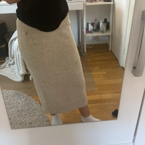 Långkjol - Stickad långkjol använd typ 2 gånger. Från Pernilla Wahlgrens kollektion 