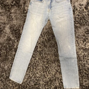 Jeans - Jeans  Passar till det mesta Inga fläckar eller hål  Passar ej mig längre 