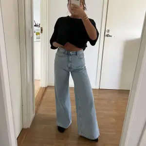 Snygga jeans från Weekday i modellen Ace! Storlek w24 och l30
