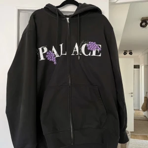 PALACE kofta  - Strl L  Nypris 1300