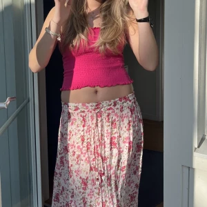 Långkjol Zara - Underbar långkjol med blommönster från Zara, använd fåtal gånger🌸storlek M