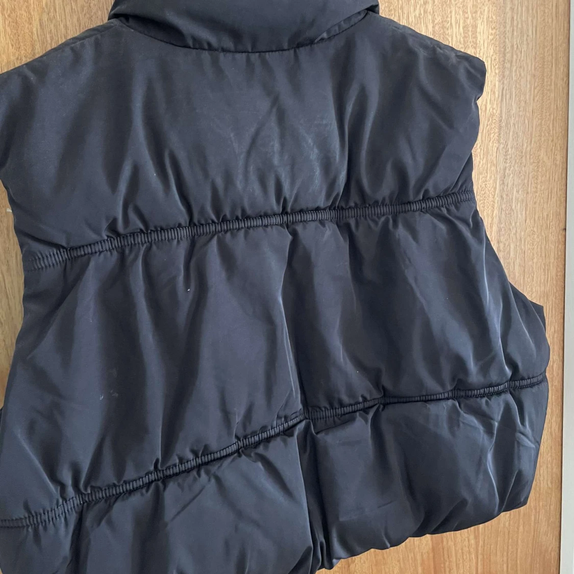 HM svart väst - 90