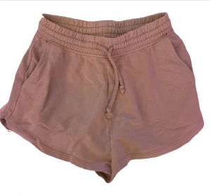 Shorts  - Mjukis shorts från h&m. Säljer då de är försmå🤍