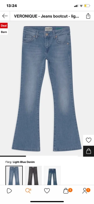 Low waist jeans  - Low waist bootcut jeans från zalando har använt fåtal gånger och är i bra skick är lite osäker på storleken då jag har klippt bort lappen och inte mins  exakta storleken
