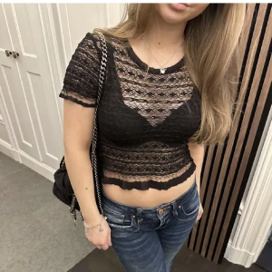 Fest topp - Säljer denna skit snygga trlja som tvyärr inte kommer till andvöning❤️hör av er vid frågor💗