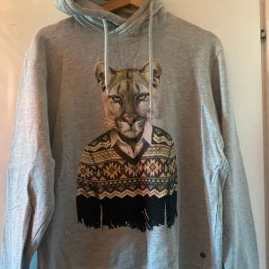 Hoodie - Mysig hoodie storlek m men passar även s🫶🏽