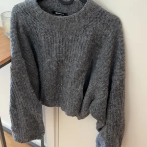 Stickad tröja  - Stickad tröja från Gina tricot säljer även en lika Dan fast beige storlek M båda två 