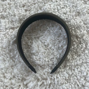 Diadem - Diadem i fint skick🫶, pris kan diskuteras🫶