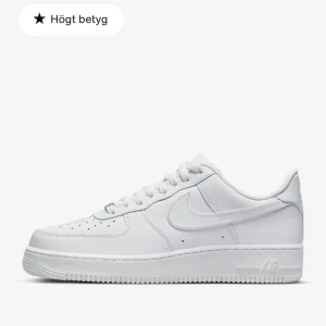 Airforce 1 - Hej! Säljer mina af1 i väldigt bra skick efter jag köpte fel storlek, kvitton finns och bilder i dm. Tveka inte om du har frågor!