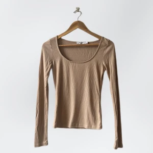 Topp - Topp ifrån nakd. Använd någon gång. Bra skick