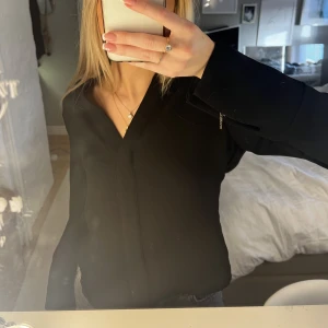 Skjorta/tröja - Skjorta/ tröja från Zara, använd en gång (köpare står för frakt)