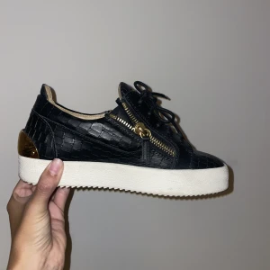 Giuseppe Zanotti skor - Snygga skor i bra skick. Storlek 37,5