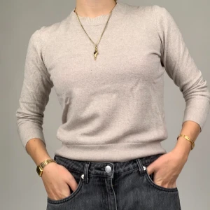 Tröja från Tiger of Sweden - Fin stickad beige tröja från Tiger of Sweden 🫶 står storlek M men skulle säga att den är en xs då den är något krympt🧚‍♀️