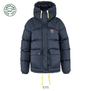 Mörkblå fjällräven  - Fjällräven jacka unisex stl XS Tjocka modellen och använd 1 vinter  Varm och fin jacka  Skickar spårbart gratis