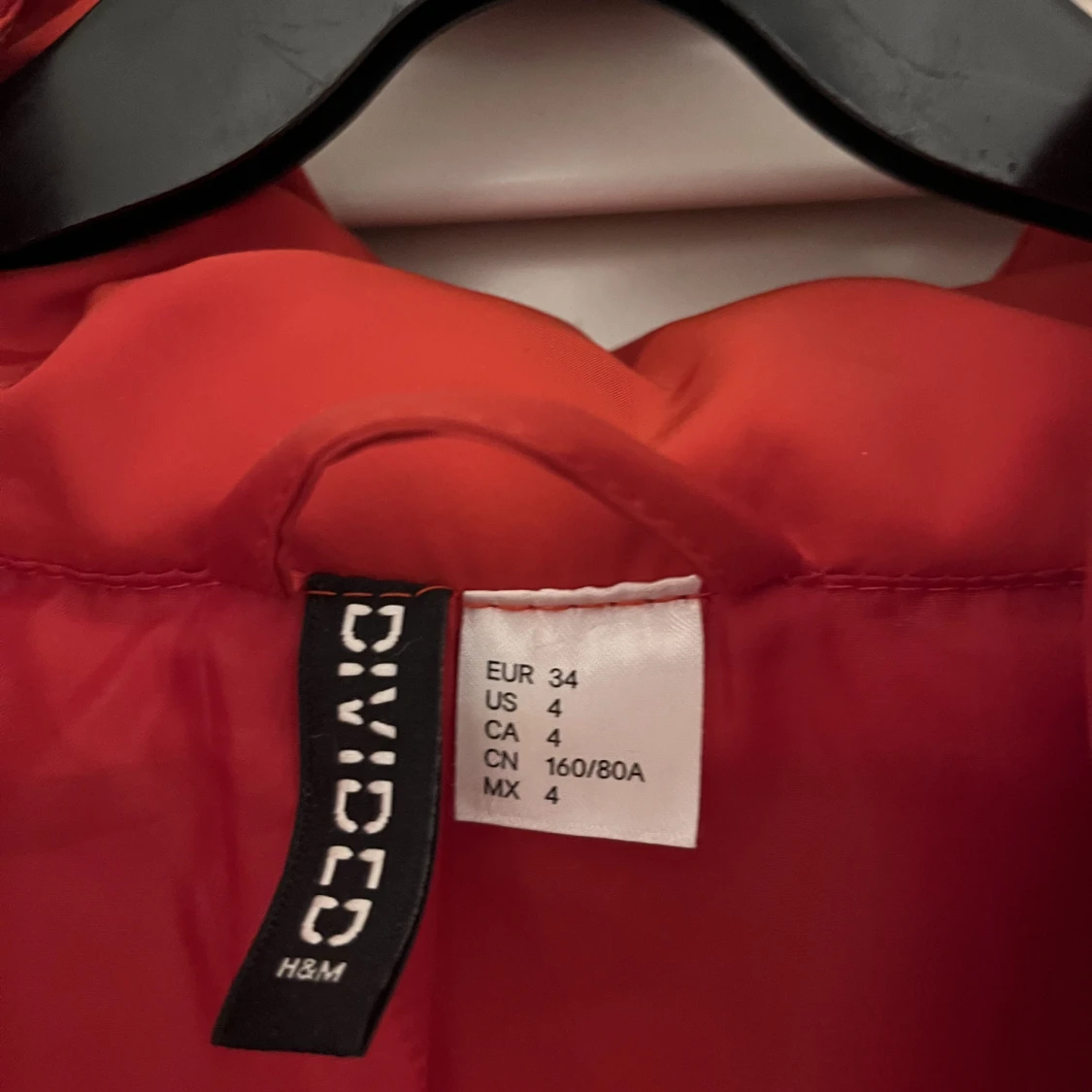 Röd pufferjacka - 91