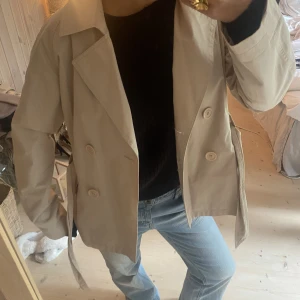 Kappa - As snygg!! Man kan ta bort bandet helt om man vill💘💘jätte bra kvalitet, köpt i Paris!!