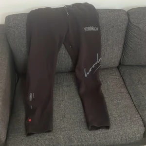 Hoodrich byxor  - Utsläppta Hoodrich byxor som jag har haft på mig ett par gånger. Mycket bra skick. Tröjan finns också ute.