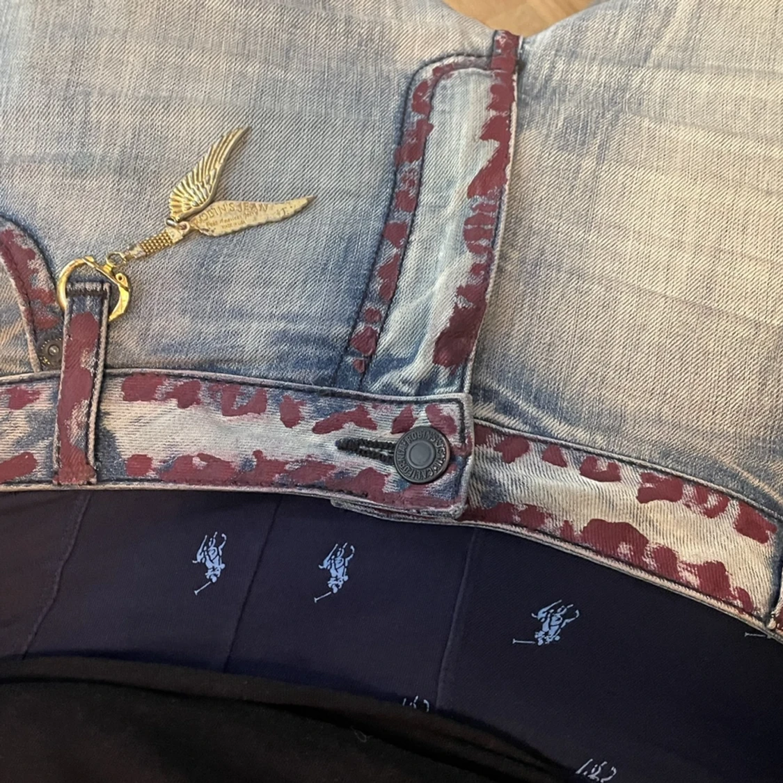 Robins Jean keychain  - 90