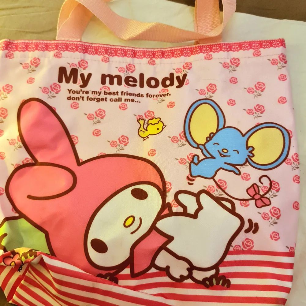 Söt Mymelody väska, samma motiv på båda sidorna :) . Väskor.