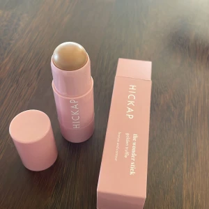 Bronzer stick - Helt oanvänd bronzer från hickap, råkade beställa två därför säljer jag vidare en lite billigare 💓
