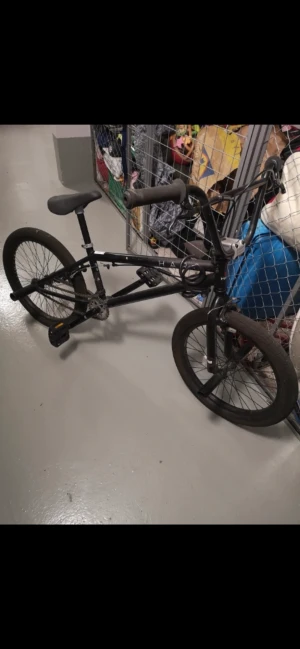 Nöje - En HARO BMX med ett original pris på 4500. En gammal modell men är på bra skick.