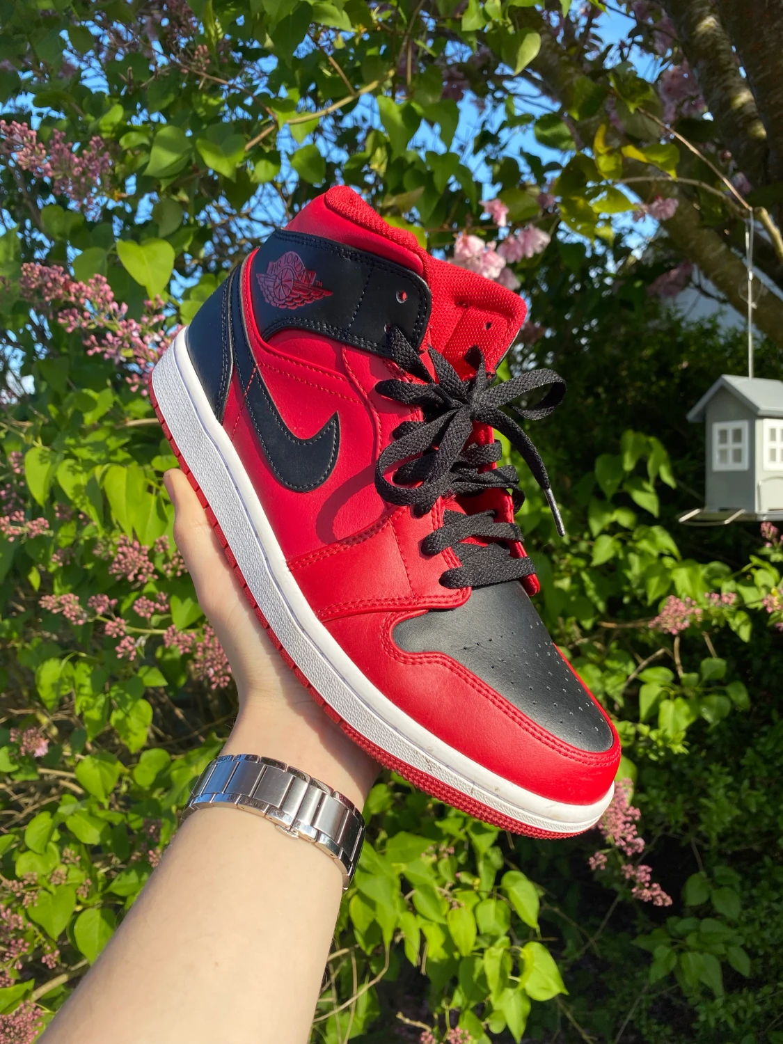 Jordan 1 Mid reverse banned 